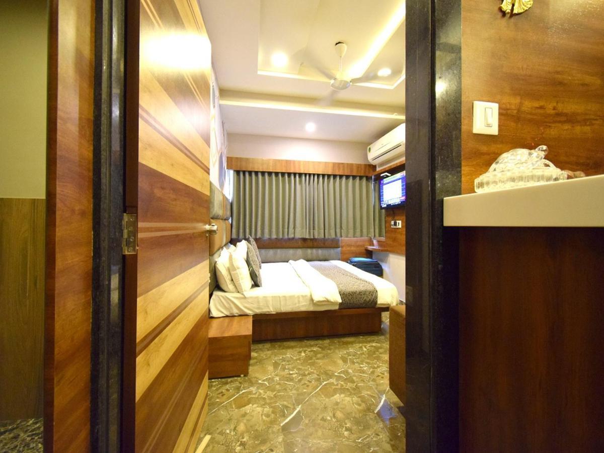 Hotel Lake Palace Ahmedabad Buitenkant foto