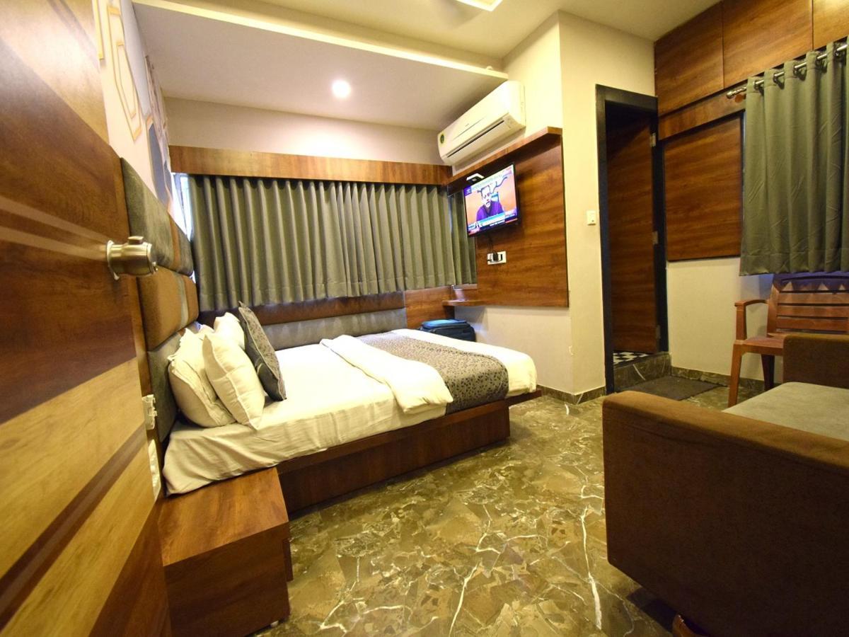 Hotel Lake Palace Ahmedabad Buitenkant foto