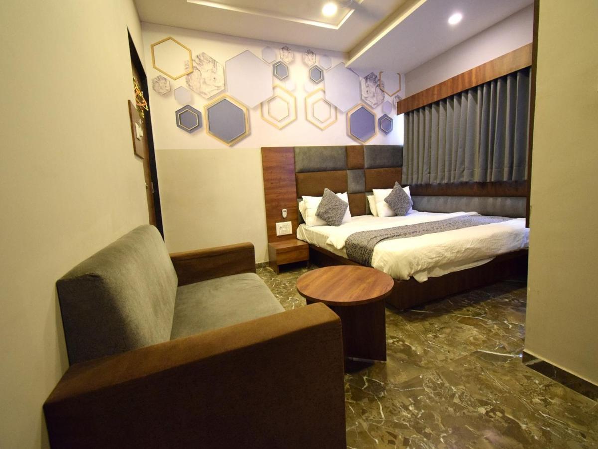Hotel Lake Palace Ahmedabad Buitenkant foto