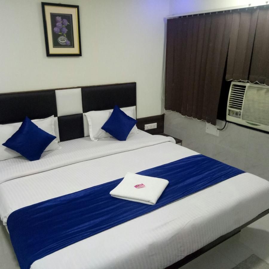 Hotel Lake Palace Ahmedabad Buitenkant foto