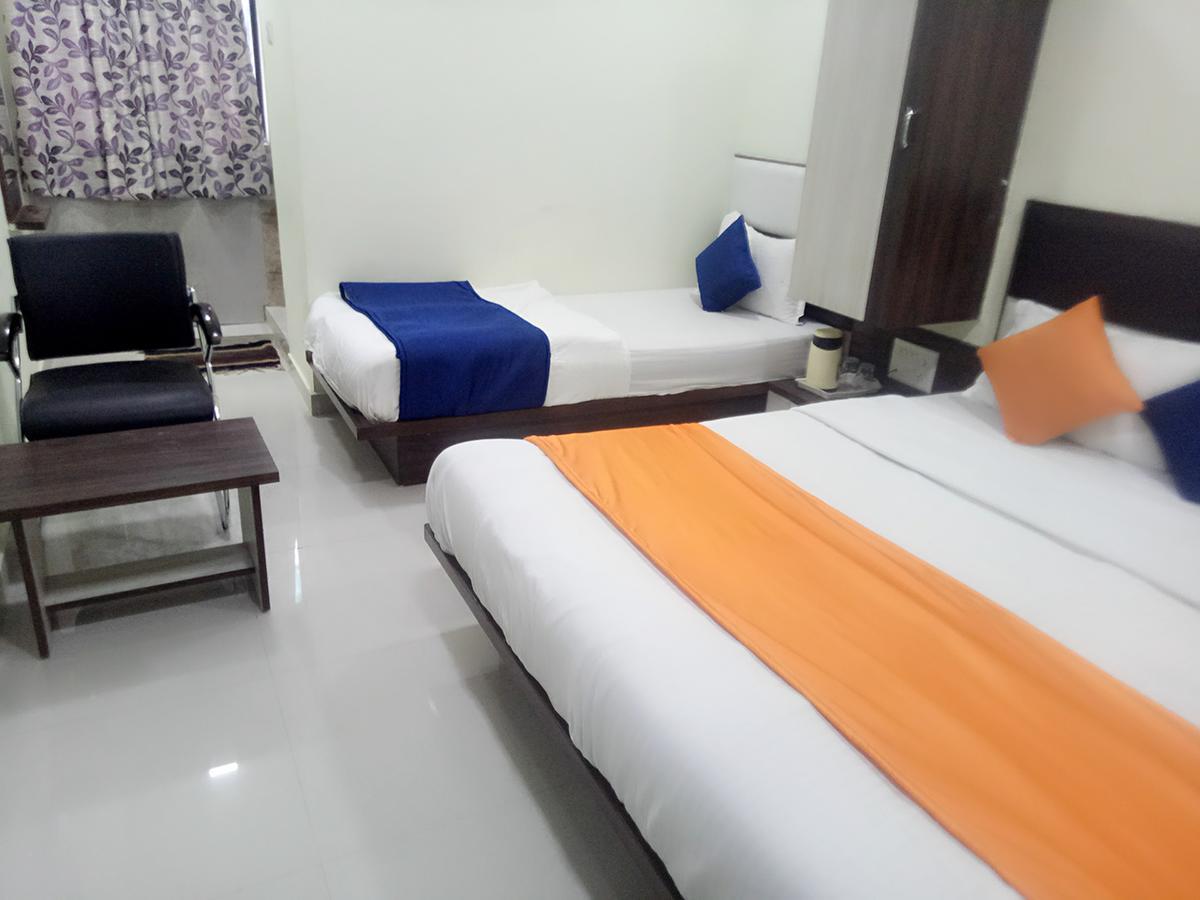 Hotel Lake Palace Ahmedabad Buitenkant foto